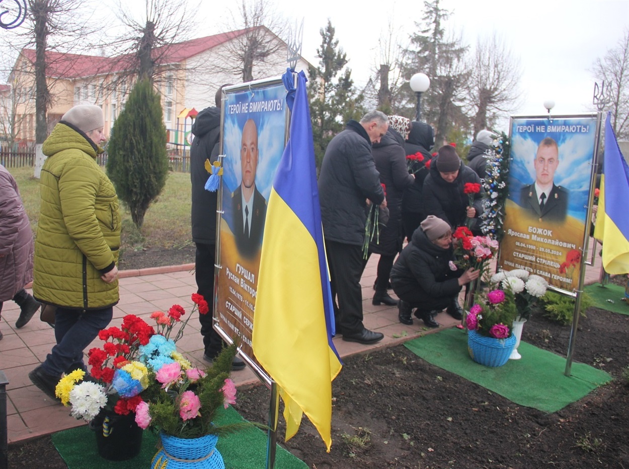 У Писарівці вшанували пам’ять загиблого на війні з росією односельчанина