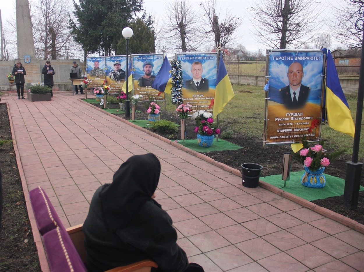 У Писарівці вшанували пам’ять загиблого на війні з росією односельчанина