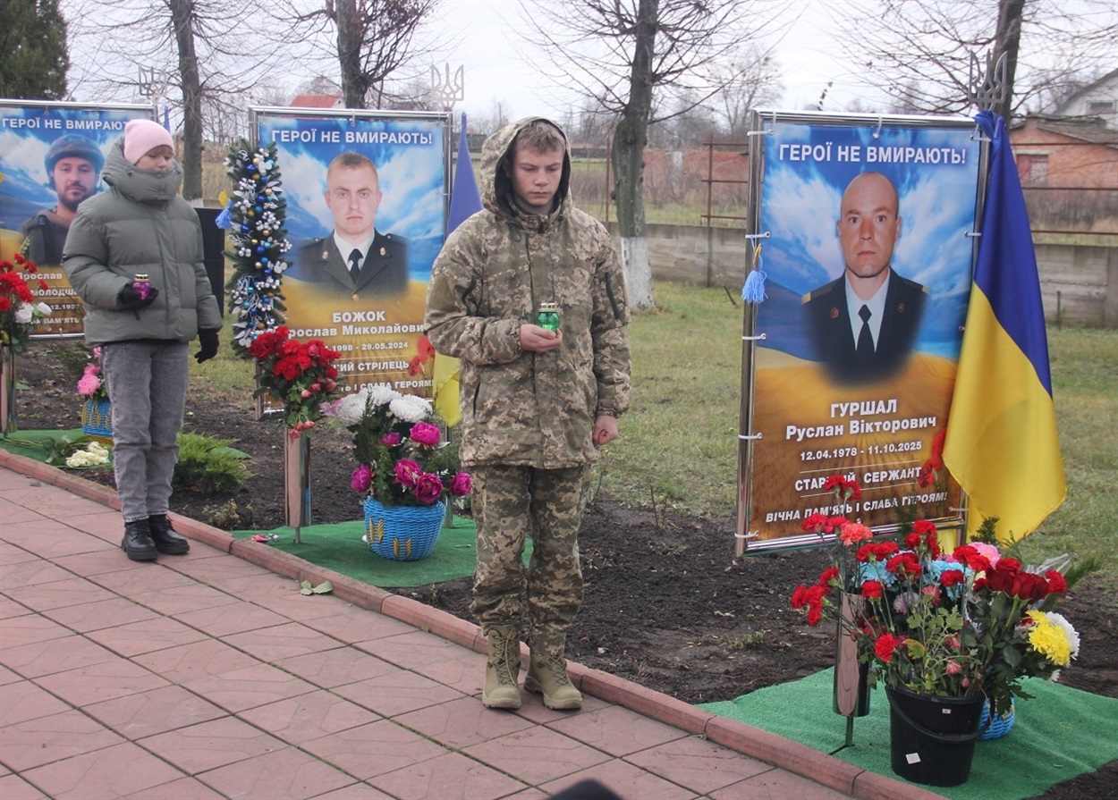 У Писарівці вшанували пам’ять загиблого на війні з росією односельчанина