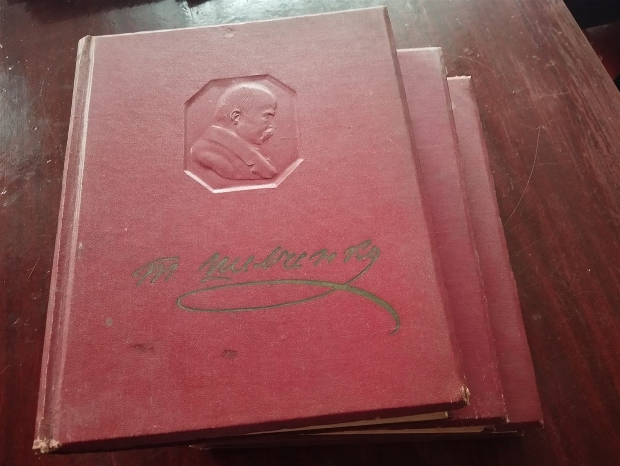 Три тому "Мистецької спадщини", надіслані у гімназію О.Балабою