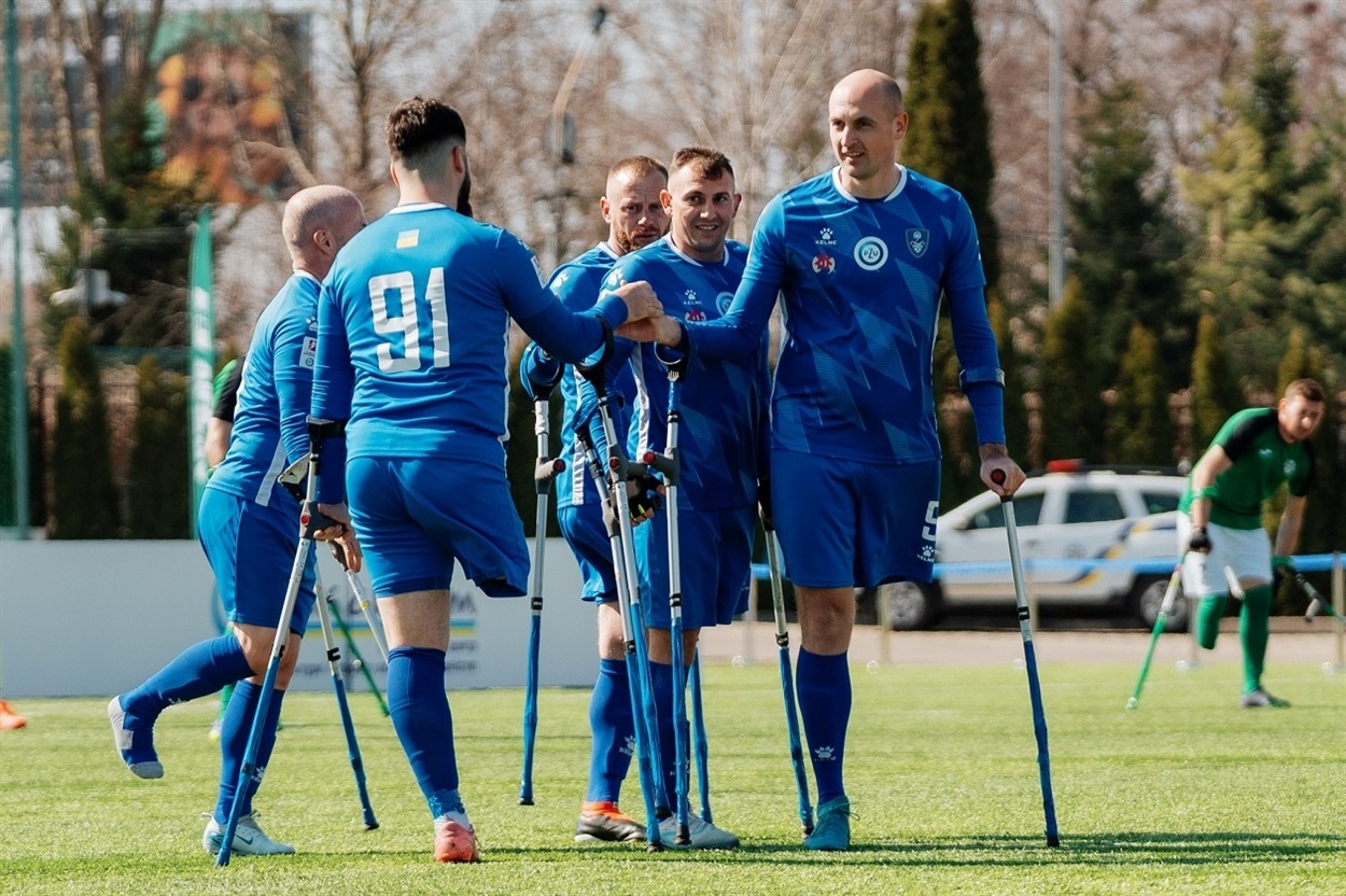 Олександр Говоруха (крайній праворуч)