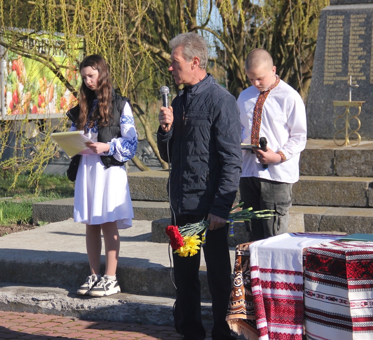 Іван Миколюк був директором Жигалівської школи, коли у ній навчався Микола Гуменчук.