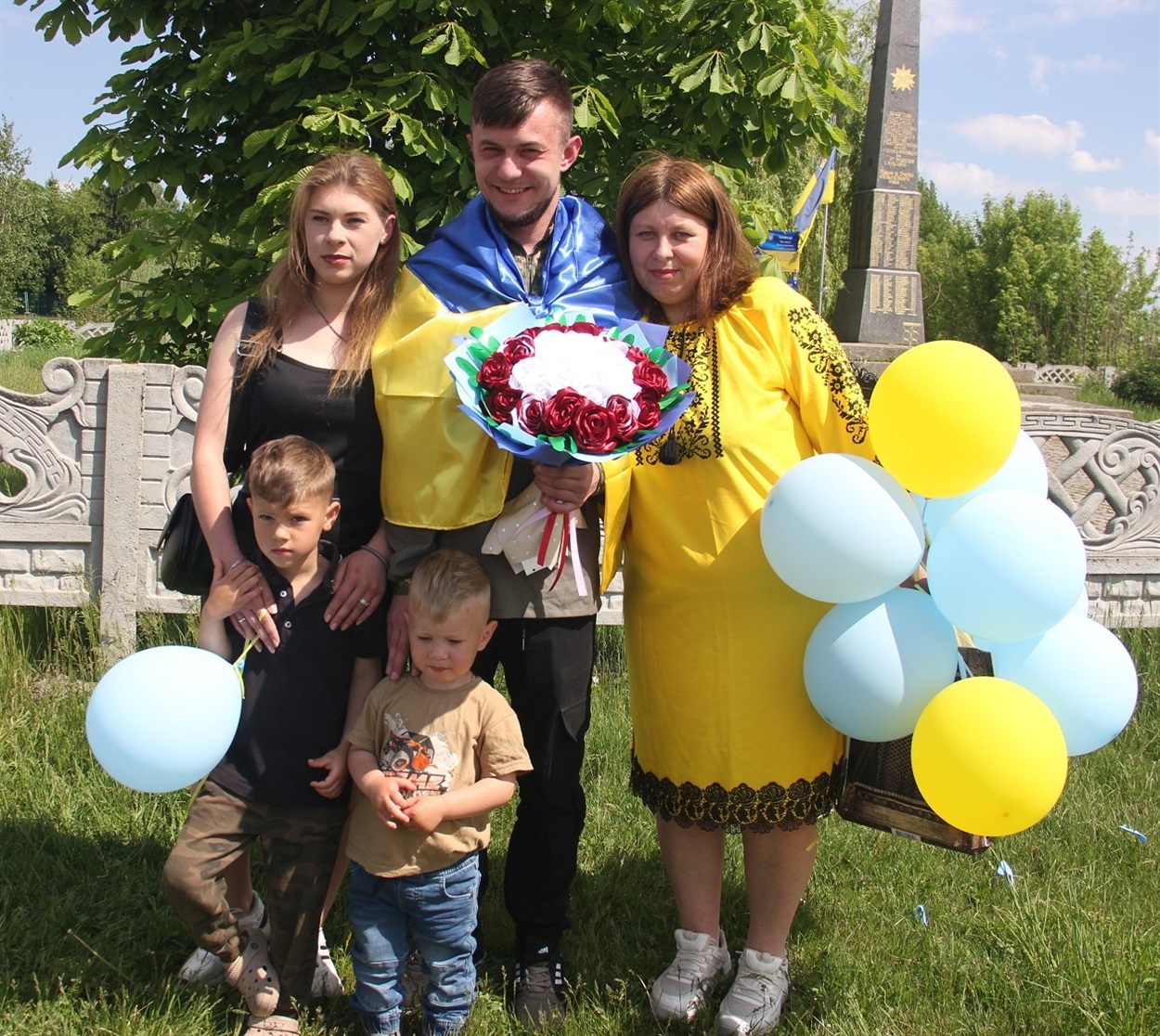 Вадим Шаталюк з дружиною, дітьми і тещею