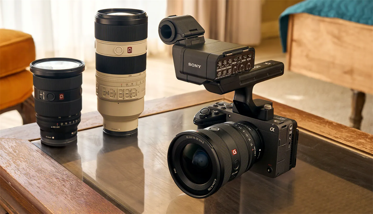 Верхня панель корпусу Sony FX5 з різбовими отворами та роз'ємом Multi Interface Shoe